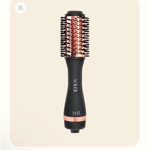 IR Blowout soleil Brush | styling for quick, professional-looking result.